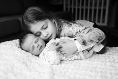 newbornfotografie woerden zusjes baby paulaboumanfotografie