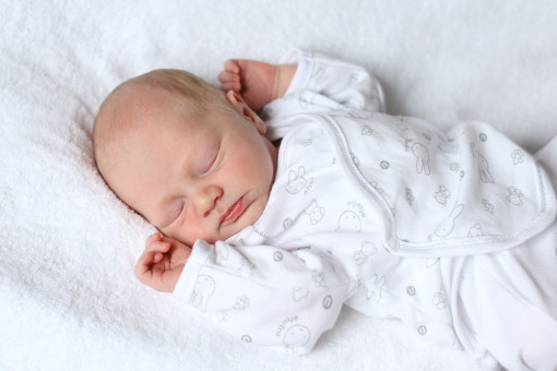 Newbornfotogrgafie-op-locatie-geboortekaartje-woerden