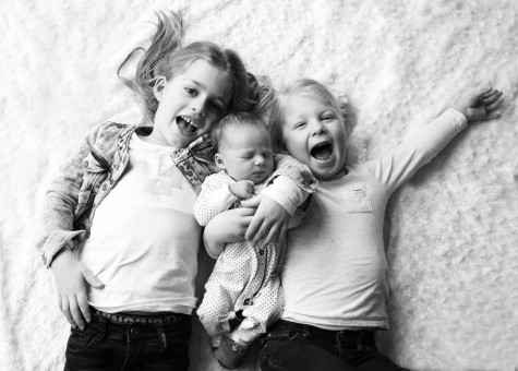 newbornfotografie zusjes geluk woerden kinderfotografie